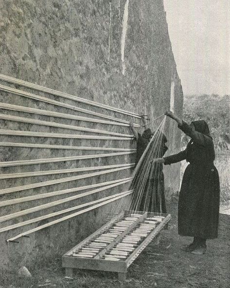 Abruzzo Italy, Italy Magazine, Italy Street, Inkle Weaving, Weaving Looms, Weaving Tools, Tablet Weaving, Weaving Loom, Textile Arts