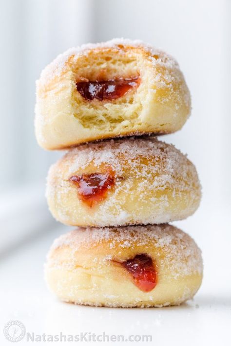 Baked Donuts Filled with Jelly (VIDEO) - NatashasKitchen.com Donuts Filled, Donat Glaze, Homemade Doughnut Recipe, Homemade Donut, Donut Filling, Baked Donut, Jelly Doughnuts, Easy Donuts, Homemade Donuts Recipe