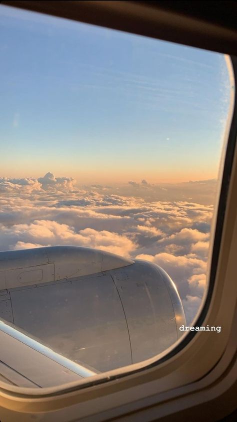 Clouds Captions, Airplane Story, Flight Pics, Airport Aesthetics, Airplane Clouds, Aesthetic Plane, Sky Captions, Aesthetic Story Ideas, Aesthetic Ig Story