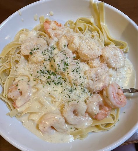 Olive Garden Seafood Alfredo, Olive Garden Aesthetic, Olive Garden Food, Olive Garden Shrimp Alfredo, Olive Garden Alfredo, Olive Garden Chicken, Ramadan Food, Orlando Trip, Olive Garden Recipes