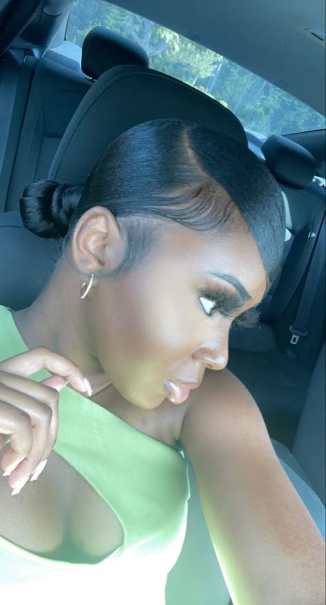 Gel Bolas Hairstyles, Low Bun Side Part Black Women, Wedding Hairstyles For Guests Short Hair, Wedding Guest Hairstyles For Short Hair Black Women, Side Part Low Bun Wedding, Formal Updo For Black Women, Black Woman Wedding Guest Hairstyles, Side Bun Black Women, Pulled Back Hairstyles Black Women