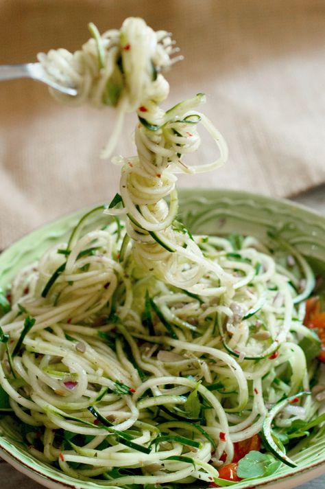 Sweet and Spicy Cucumber Noodles #recipe #healthy Salad Coleslaw, Spicy Cucumber, Cucumber Noodles, Aip Diet, Veggie Noodles, Spiralizer Recipes, Noodles Recipe, God Mat, Diet Vegetarian