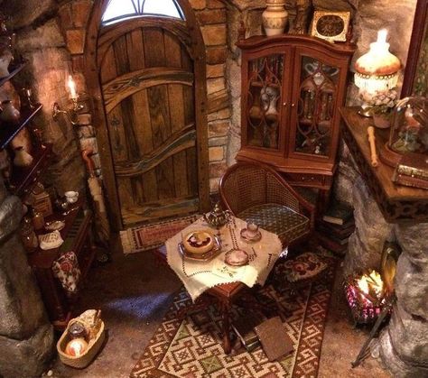 Cozy Reading Room, Secret Rooms In Houses, Mr Tumnus, Entrance Room, Lion Witch Wardrobe, Peter Pevensie, Chronicles Of Narnia, In Sign, Cozy Reading