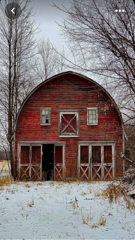 Tractor Barn, Barn Conversions, Barn Wall Art, Barn Pictures, Country Barns, Farm Photography, Barn Art, Barn Conversion, Horse Barn