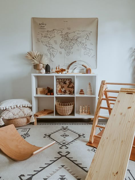 Neutral Montessori Nursery, Neutral Play Area Living Room, Hygge Playroom, Montessori Living Room, Minimal Playroom, Scandi Playroom, Montessori Bedroom Baby, Playroom Neutral, Minimalist Playroom