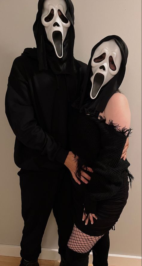 Ghostface Duo Costume, Costume Ideas For Couples Scary, Scream Matching Costumes, Ghost Face Halloween, Couples Costumes Ghostface, Ghost Face Costume Men, Ghostface And Victim Couple Costume, Halloween Ghost Face Couple, Scream Couples Costume