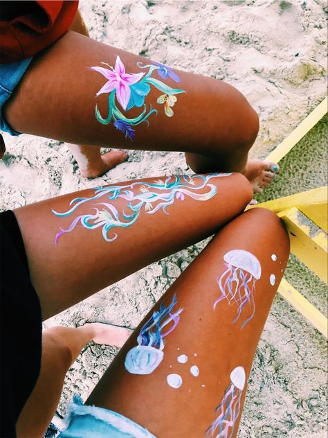 #leg painting #summer #diy #vsco #paint #beach Cute Henna Tattoos, Summer Legs, Henna Inspired Tattoos, Cute Henna, Leg Painting, Leg Art, Summer Pins, Painting Summer, Summer Painting