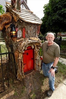 Gnome Tree Stump House, Miniature Tree House, Tree Stump House, Stump House, Tree Stump Decor, Gnome Village, Fairy Tree Houses, Diy Woodworking Projects, Fairy Garden Furniture