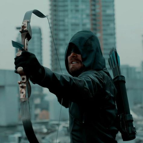 Green Arrow Bow, Arrow Dc Comics, Oliver Queen Arrow, Arrow Felicity, Arrow Tv Series, Arrow Cw, Stephen Amell Arrow, Arrow (tv Show), The Flash Grant Gustin