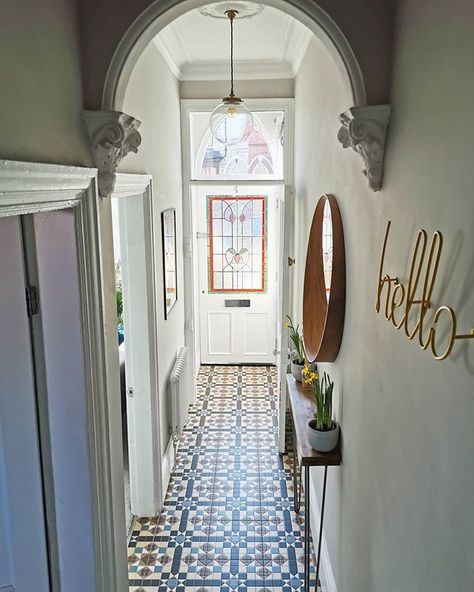 Hallway Entrance Ideas, Victorian Entrance Hall, Victorian Terrace Hallway, Terrace Hallway, Entrance Hall Decor, Victorian Hallway, Narrow Hallway Ideas, Hallway Entrance, Victorian Terrace House