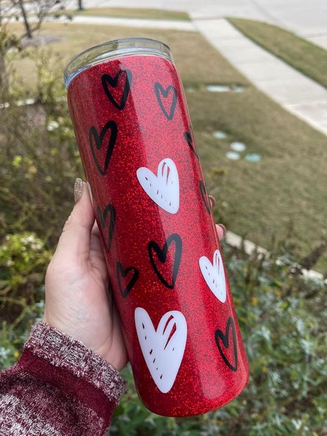 Valentines Tumbler, Lolli And Pops, Valentine Tumbler, How To Make Glitter, Glitter Tumbler Cups, Diy Valentines Decorations, Diy Mugs, Custom Tumbler Cups, Tumbler Cups Diy