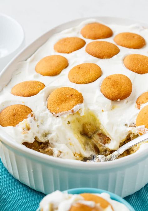 Bananas Foster Banana Pudding Cajun Desserts, Banana Baking, Banana Foster Recipe, Vegan Banana Pudding, Banana Pudding Desserts, Cold Deserts, Southern Desserts, Southern Kitchens, Bananas Foster