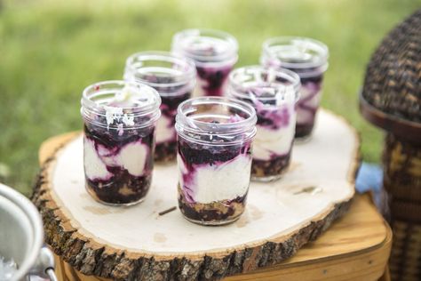 Cheesecake Mason Jars with Blueberry Sauce Cheesecake In Mason Jars, Blueberry Desert, Elegant Bbq, Woodland Dessert Table, Mason Jar Deserts, Jar Deserts, Mason Jar Baking, Mason Jar Food, Food Truck Recipes