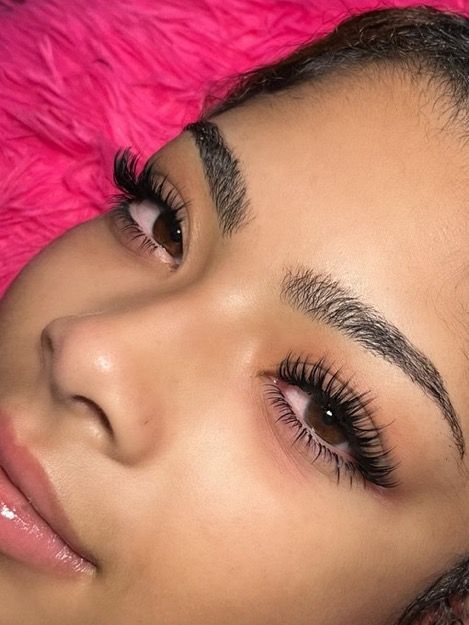 Thick Short Eyelash Extensions, Light Wispy Cat Eye Lash Extensions, Short Lash Extensions With Bottom Lashes, Eyelash Extensions Thick, Mascara Lash Extensions Look, Small Eye Lash Extension, Eyelash Extensions Doll Eye Style, Spiky Wispy Lash Extensions, Alt Lash Extensions