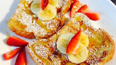 This French toast recipe is different because it uses flour. I have given it to some friends and they've all liked it better than the French toast they usually make! Fluffy French Toast Recipe, Awesome French Toast Recipe, Fluffy French Toast, Cheesecake Caramel, Yogurt Granola, Making Grilled Cheese, Best French Toast, Pita Chips, French Toast Recipe