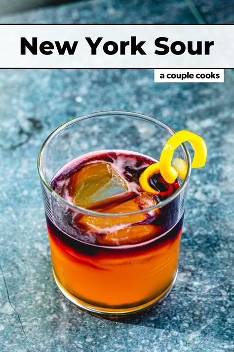 Here's how to make the New York Sour: of the the best cocktails out there! Make a classic whiskey sour and float a layer of red wine on top. #sour #sourcocktail #newyorksour #whiskeysour #cocktail #whiskeycocktail #redwinecocktail #cocktail #party #cocktails Top Alcoholic Drinks, Girls Night Drinks Cocktails, Spiced Rum Cocktails, Wine Float, Red Wine Cocktails, Girls Night Drinks, New York Sour, Wine Cocktail Recipes, Mixing Drinks