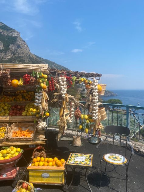 Positano Restaurant, Island Aesthetic, Fruit Lunch, Fruit Stand, Positano Italy, Amalfi Coast Italy, Fruit Stands, Food Stands, Farm Stand