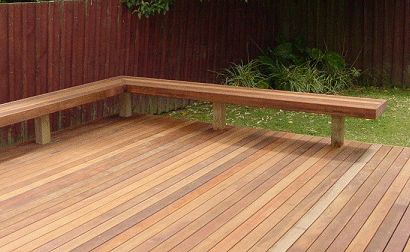 Adding a Bench Seat to an existing deck Deck Bench Seating, Make A Bench, Pool Surround, Deck Bench, Garden Bench Plans, Garden Bench Seating, Deck Seating, Garden Bench Diy, Patio Deck Designs