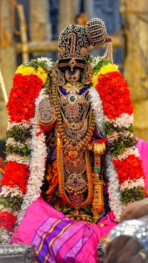 Ranganatha Swamy Srirangam, Ranganatha Swamy, Lakshmi Photos, Lord Balaji, Hindu Statues, Doodle Images, Lord Murugan, Lord Vishnu, God Pictures