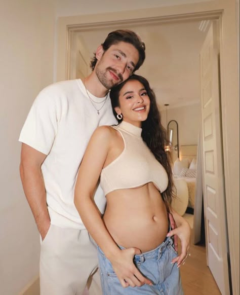 Lauren Giraldo, Maternity Photo Outfits, Future Mom, Baby Bumps, Cute Couples Goals, Baby Fever, Maternity Fashion, Pregnancy Photos, Pregnant Women