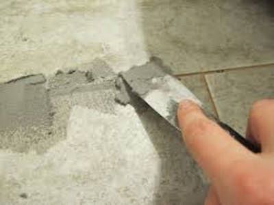 How to Quickly Repair Cracks in Tile Grout – Tip Junkie Clean Shower Grout, Shower Grout, Grout Repair, Guest Bathroom Renovation, Floor Grout, Tile Repair, Clean Shower, House Repair, How To Fold Towels