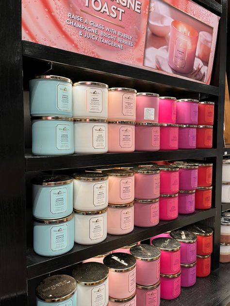 Candles Collection, Candle Obsession, Best Smelling Candles, Bath N Body Works, Pretty Candle, Bath Body Works Candles, Shower Skin Care, Candle Aesthetic, Candle Business