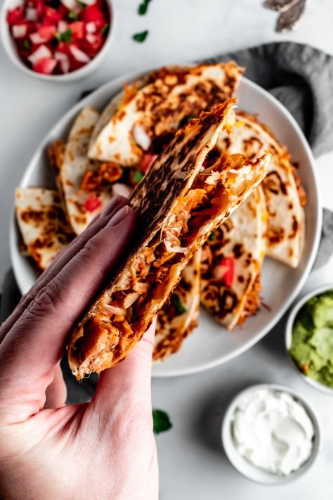 Jackfruit Quesadilla, Vegan Quesadilla, Vegetarian Eating, Vegan Jackfruit, Vegetarian Substitutes, Jackfruit Recipes, Vegan Quinoa, Pantry Ingredients, Cheesy Casserole