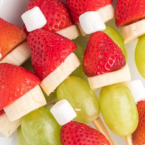 Grinch Fruit Kabobs Snack For Christmas, Grinch Cups, Grinch Fruit, Grinch Fruit Kabobs, Peanut Clusters In Crockpot, Christmas Fruit Salad, Holiday Healthy Snacks, Cute Christmas Desserts, Healthy Christmas Treats