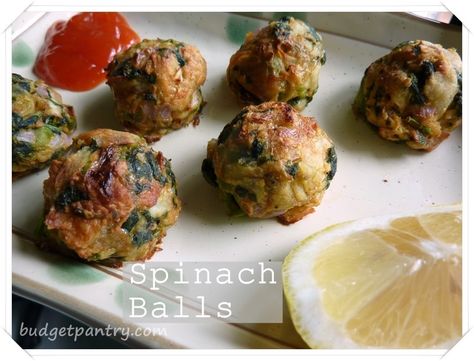 Cheesy spinach balls with grated carrots, onions, garlic and breadcrumbs. A perfect way to start your kids on vegetables! Spinach Cheese Balls, Spinach Balls, Zucchini Patties, Fried Spinach, Actifry Recipes, Cheesy Spinach, Spinach Cheese, Airfryer Recipes, Air Fry Recipes