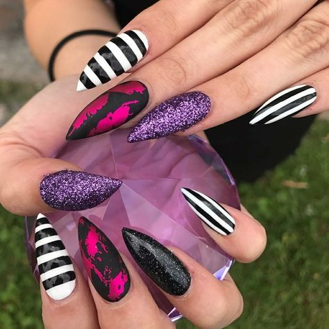 Bright Witchy Nails, Short Stiletto Nails Halloween, Halloween Nails Stilettos, Black Nails Acrylic Halloween, Halloween Chic Nails, September Nail Art Ideas, Salem Nails Ideas, Halloween Witch Nails Acrylic, Purple And Orange Nails Halloween