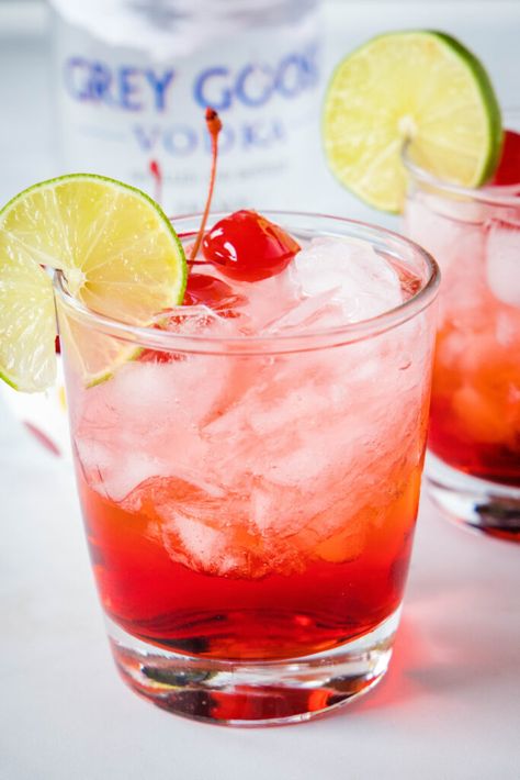 This Dirty Shirley Cocktail is the grown up version of your childhood favorite! Turn the classic Shirley Temple into a cocktail that will be perfect for your next happy hour. Shirley Temple Drink Alcoholic, Dirty Shirley Temple, Alcoholic Slushies, Shirley Temple Drink, Dirty Shirley, Fun Drink Recipe, Pumpkin Delight, Slice Of Lime, Cherry Limeade