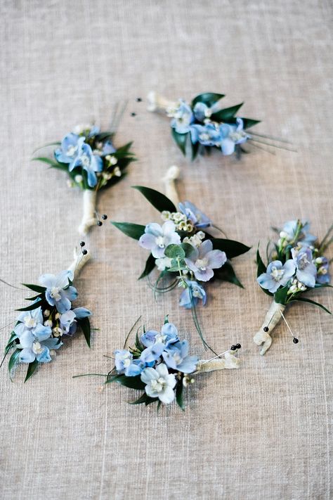 Blue Flower Boutonniere, Spring Wedding Flowers Blue, Boutineer Ideas Blue, Boutineer Blue, Wedding Flower Arrangements Blue, Blue Boutineer, Blue Floral Arrangements Wedding, Boutonniere Wedding Blue, Blue Boutonniere Wedding