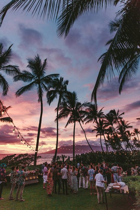 Hawaii Beach Wedding, Wedding Venues Hawaii, Dream Beach Wedding, Vogue Wedding, Destination Wedding Locations, Beach Wedding Decorations, Luxury Wedding Venues, Tropical Beaches, Hawaiian Wedding