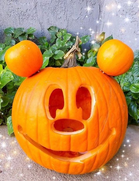 25 Easy Pumpkin Carving Ideas To Try This Fall - Society19 Unique Pumpkin Carving Ideas, Pumpkin Carved, Cute Pumpkin Carving, Disney Pumpkin Carving, Halloween Pumpkin Carving Stencils, Halloween Decor Diy, Mickey Mouse Pumpkin, Disney Pumpkin, Creative Pumpkin Carving