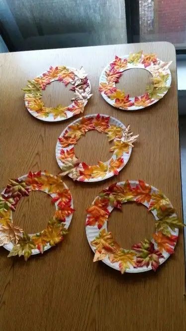 30+ Easy and Fun Fall Crafts for Kids to Make - HubPages Fall Diy Projects For Kids, Easy Preschool Fall Crafts, Thanksgiving Crafts Centerpiece Kids, Thanksgiving Art And Craft Preschool, Autumn Art Activities For Preschool, Fall Leaf Wreath Crafts For Kids, Thanksgiving Activities For One Year Old, Thanksgiving Theme Toddler Activities, Thankful Crafts For Kindergarten