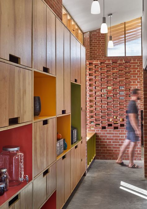 Ut College, College Of Architecture, Community Farm, Locker Designs, Office Lockers, Coworking Office, Office Furniture Design, Plastic Furniture, Education Center