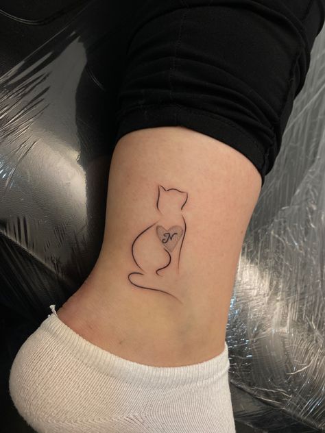 Cat tattoo Pet Tattoo Ideas Cats, Tattoo For Died Cat, Memorial Cat Tattoos, Cat Tattoo Memorial Simple, Tattoos For Cats That Passed, Cat Remembrance Tattoo, Tattoo For Lost Cat, Dead Cat Tattoo, Tattoo Ideas Cat In Memory Of