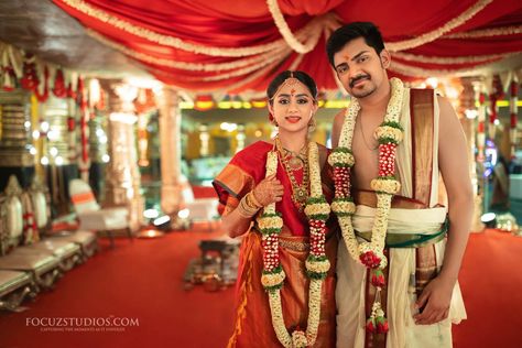 Brahmin Wedding In Bangalore Vruksha Gayatri Vihar - Palace Grounds Brahmin Wedding, Marriage Photos, Indian People, After Marriage, Wedding Rituals, Garland Wedding, Married Woman, Krishna Art, Wedding Poses