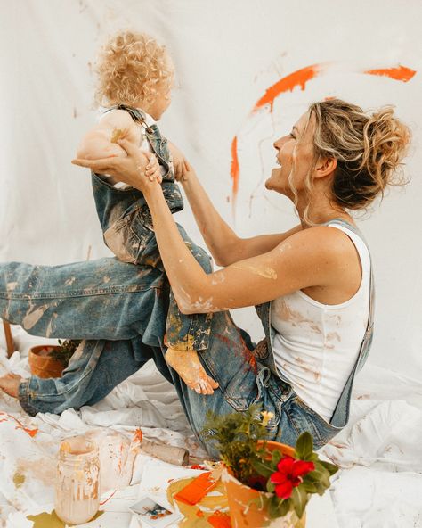 What a fun and messy shoot! 🥹❤️ when I found out Samantha is an artist I knew this trendy shoot would be perfect for her! Although it was a chaotic shoot, I love when a toddler is just being a toddler because you truly get the best shots! Love seeing all the mommy and me painting sessions and their twists! We painted flower pots instead of canvases! 🎨🖌️🪜🌻 #tampaphotographer #stpetephotographer #mommyandme #artistsoninstagram #mommyandmephotoshoot #motherhoodphotography #creativephotography #... Mom And Kid Paint Photoshoot, Mom And Son Paint Photoshoot, Paint Session Photography, Mommy And Me Sheet Photoshoot, Fall Photoshoot Mini Sessions, Paint Family Photoshoot, Toddler Painting Photoshoot, Painting Nursery Photoshoot, Family Paint Photoshoot