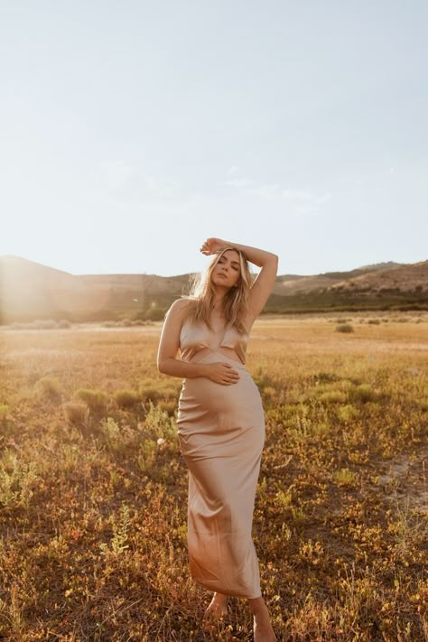 0I5A7731 Maternity Picture Poses Single, Maternity Photography Mother Only, Maternity Portraits Outdoor, Editorial Maternity Shoot Outdoor, Maternity Desert Photography, Maternity Solo Poses, Maternity Photo Inspiration, Single Maternity Photography, Solo Maternity Poses