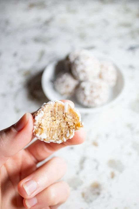 Coconut Collagen, Aip Foods, Aip Snack, Paleo Kitchen, Easy Whole 30 Recipes, Aip Desserts, Coconut Protein, Coconut Balls, Bliss Balls