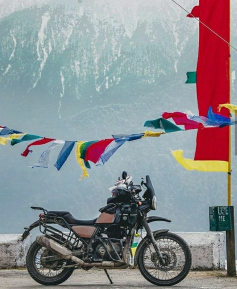 Royal Enfield Hd Wallpapers, Himalayan Royal Enfield, Motorcycle Adventure Travel, Royal Enfield Wallpapers, Moto Wallpapers, Enfield Himalayan, Bike Sketch, Motorcycle Illustration, Enfield Classic