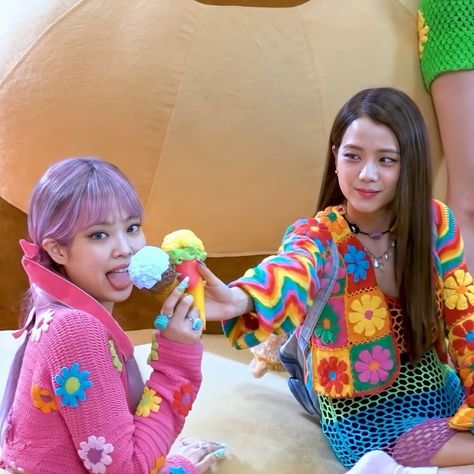 Blackpink Ice-cream, Lisa Rosé, Jennie Lisa, Kim Jisoo, On The Ground, Blackpink Photos, Black Pink Kpop, Blackpink Fashion, Infp