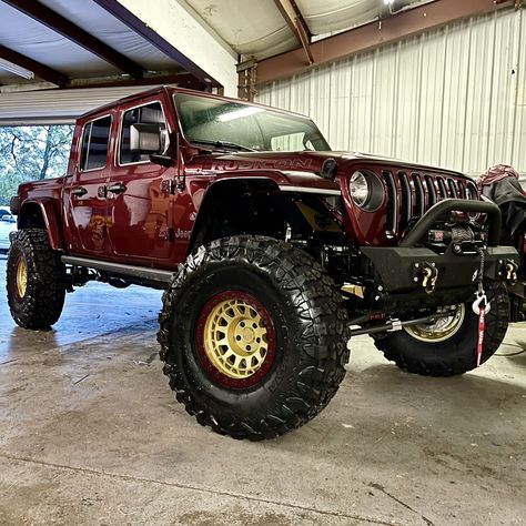 Gladiator Halloween, Man Garage, Old Pickup, Custom Jeep, Old Pickup Trucks, Cool Jeeps, Jeep Rubicon, Fancy Cars, 4x4 Trucks