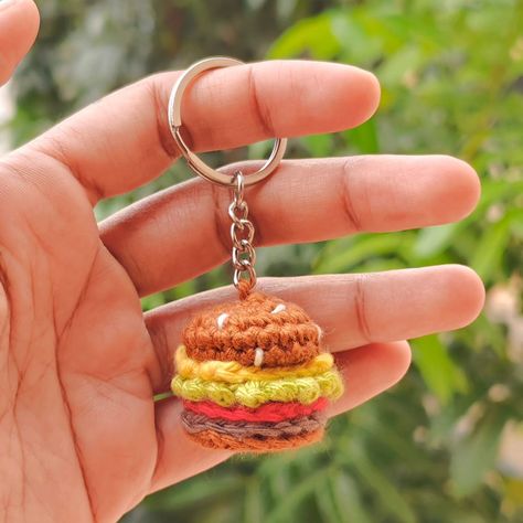 Mini burger crocheted keychains #crochet #keychains #keychain #crochetkeychains #amigurumi #amigurumikeychain Crocheted Keychains, Keychains Crochet, Mini Burger, Crochet Keychains, Keychains, Amigurumi, Crochet