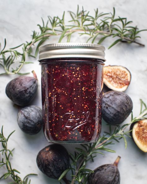 Fig Rosemary & Red Wine Jam Fig Apple Jam Recipe, Fig Rosemary Red Wine Jam, Best Fig Jam Recipe, Vegan Fig Recipes, Healthy Jam Recipes, Wine Jelly Recipe, Mississippi Vegan, Wine Jam, Vegan Jam