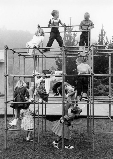 Jungle gym - loved these as a little girl! Jungle Gym, Monkey Bars, Children Playing, West Side Story, Photo Vintage, Karate Kid, Sweet Memories, The Good Old Days, Back In The Day