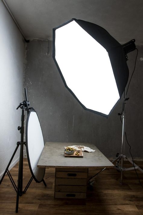 Food Photography Lighting Setup, Studio Lighting Setups, Food Photography Lighting, Photography Studio Setup, Photography Lighting Setup, Artificial Lighting, Light Setup, Photo Techniques, Studio Photography Lighting