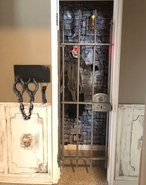 Dungeon Halloween Decorations, Dungeon Cell, Halloween Dungeon, Halloween Office, Halloween Decorating, Diy Window, Halloween 2024, Halloween Deco, Hallows Eve