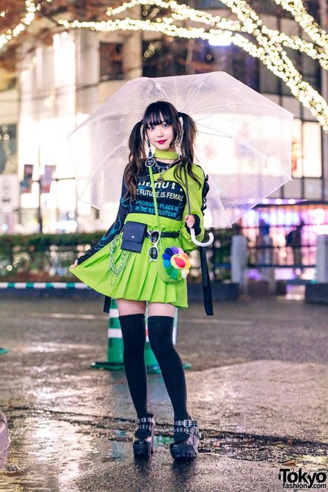 Japanese Idol Street Style w/ Clear Umbrella, Harness Jacket, WEGO Harajuku Pleated Skirt, Romantic Standard, Flower Bag & Yosuke USA Heels Japanese Street Fashion Casual, Japan Street Fashion, Neon Green Outfits, Harajuku Japan, Japanese Street Wear, Estilo Harajuku, Japan Fashion Street, Bright Outfits, Harajuku Fashion Street